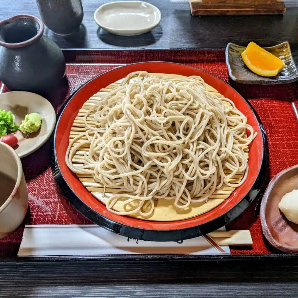 辛味大根付ざる蕎麦｜ピリッと冴える、夏の涼味