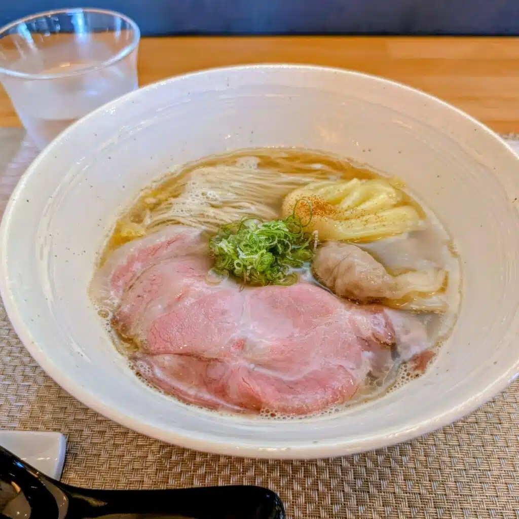 塩そば|瀬戸内の海塩と旨味だしが奏でる和の味 塩そば|瀬戸内の海塩と旨味だしが奏でる和の味